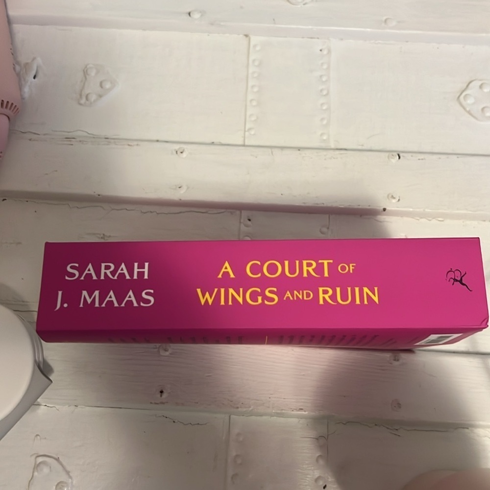 A Court of Wings of Ruin - Picture 3 of 3